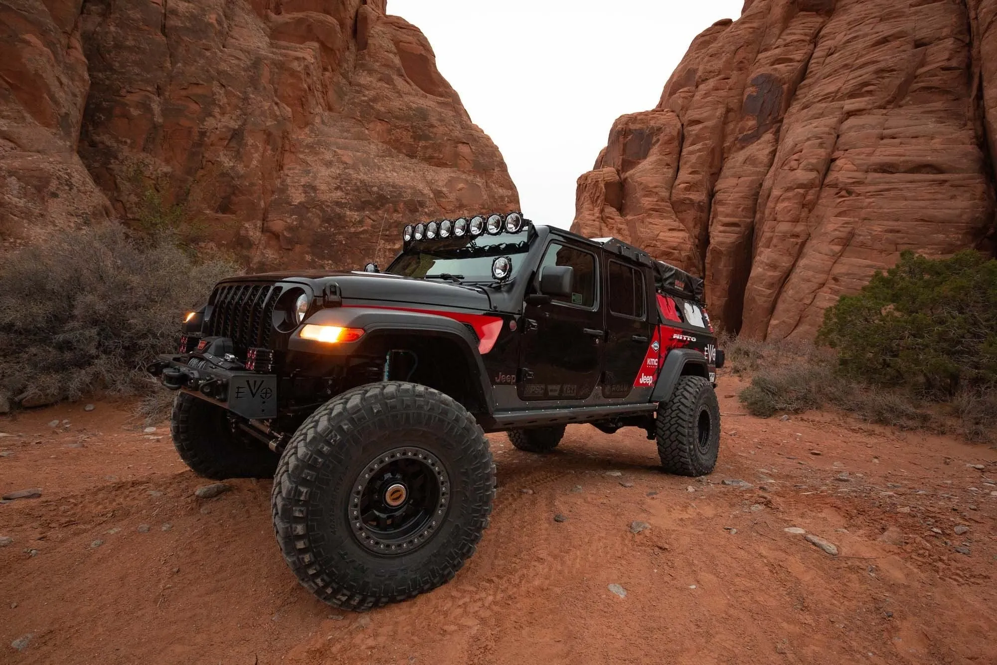 KC Hilites Gravity® Pro6 8-Light 50" LED Light Bar - Jeep JL/Gladiator